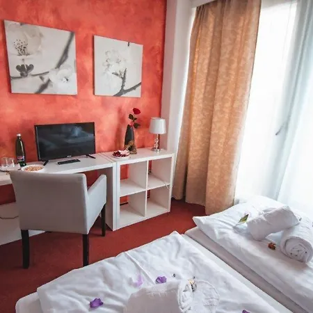 Wellness Lucia فندق 3*
