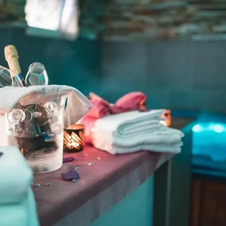 Wellness Lucia فندق