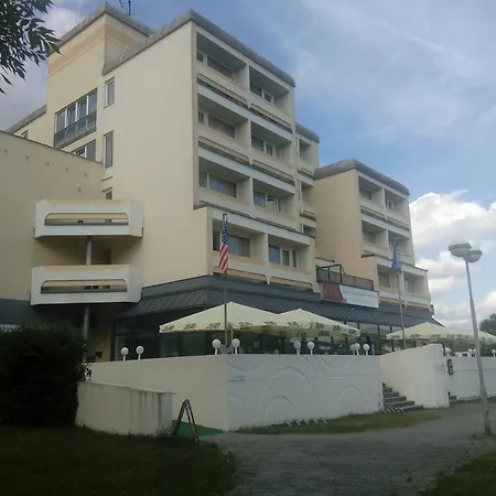 Otel Wellness Lucia 3*